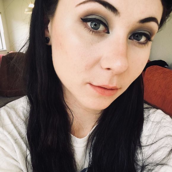 Meet your Posher, Mackenzie - Picture 1 of 1